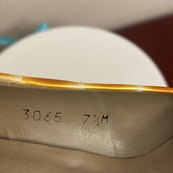 🦒🦒Unique Bandolino  Made in Spain Copper and White design!! - Picture 9 of 9